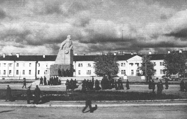 Октябрь 1941 года. Центральная площадь