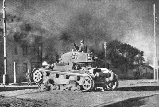 1. lokakuuta 1941. Laguksen panssarit kaupungin kaduilla