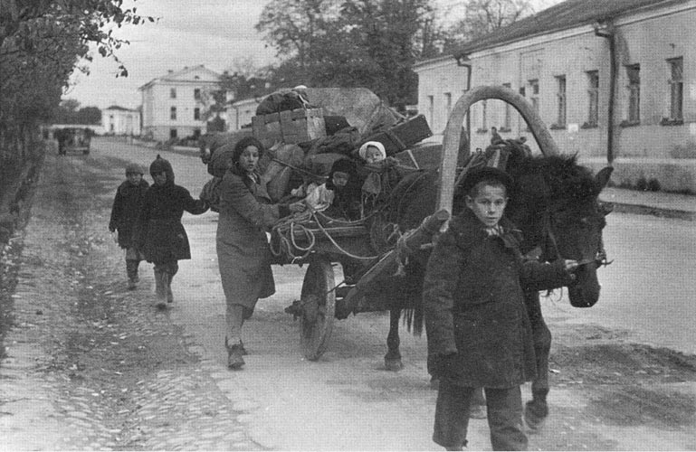 Октябрь 1941 года. Городская улица