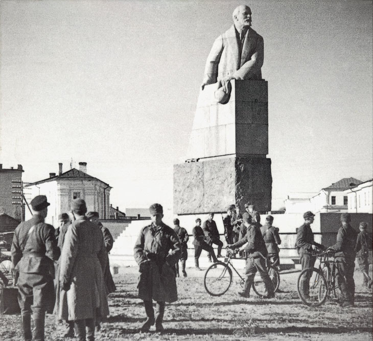 Октябрь 1941 года. Центральная площадь