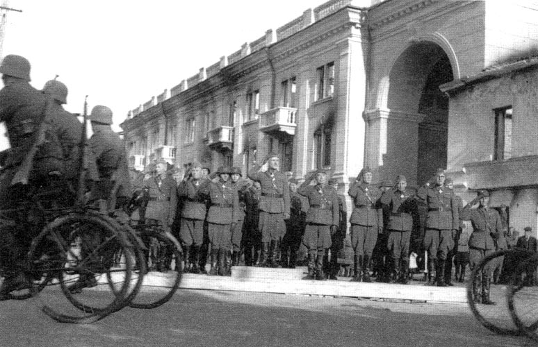 August 1942. Parade