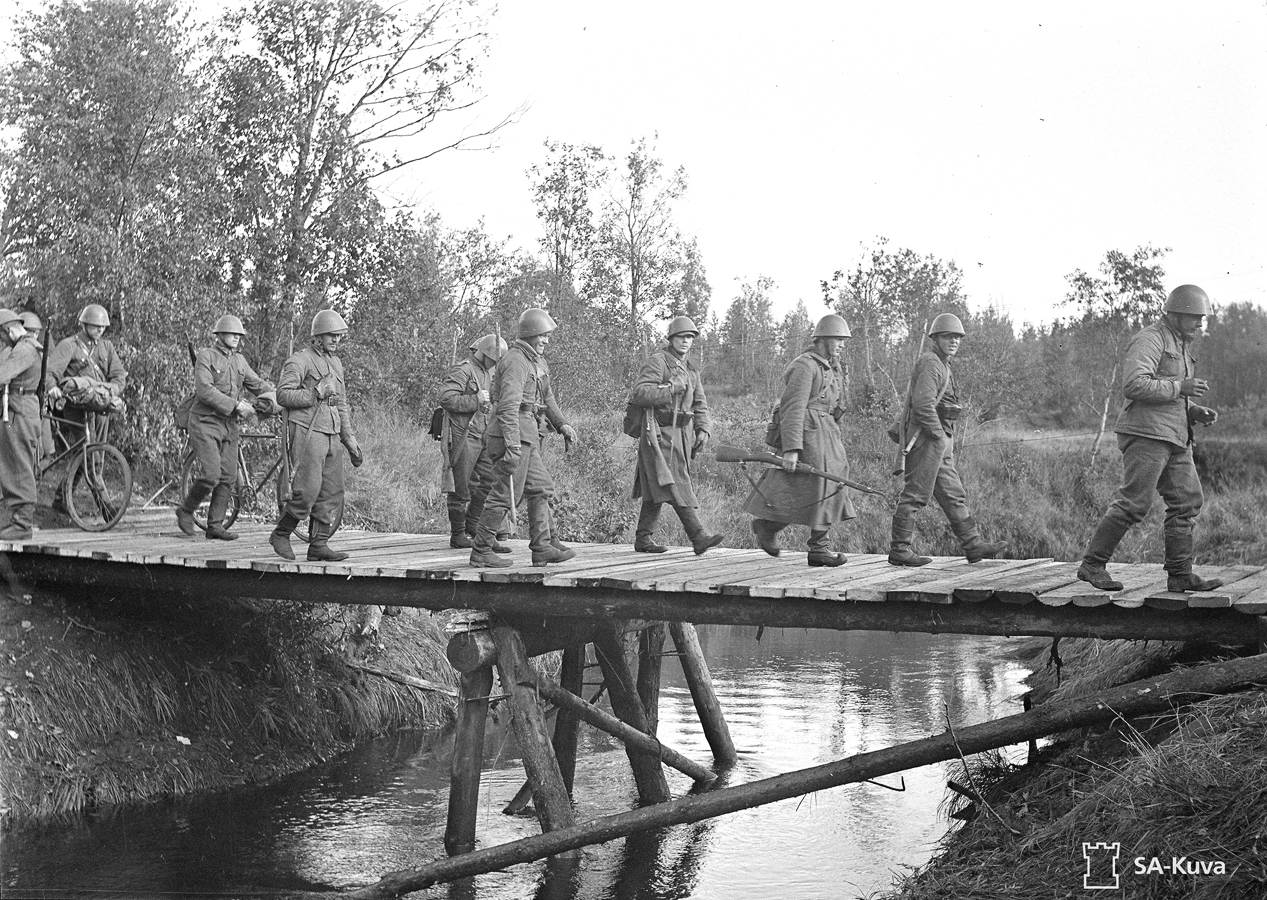 September 2, 1941. Finnish troops crossing Rajajoki River