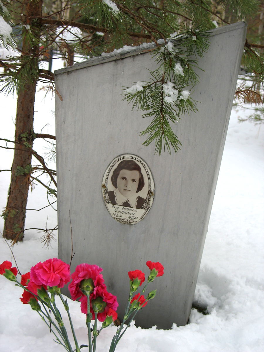 11. huhtikuuta 2009. Hauta Besovetsin kalmistossa
