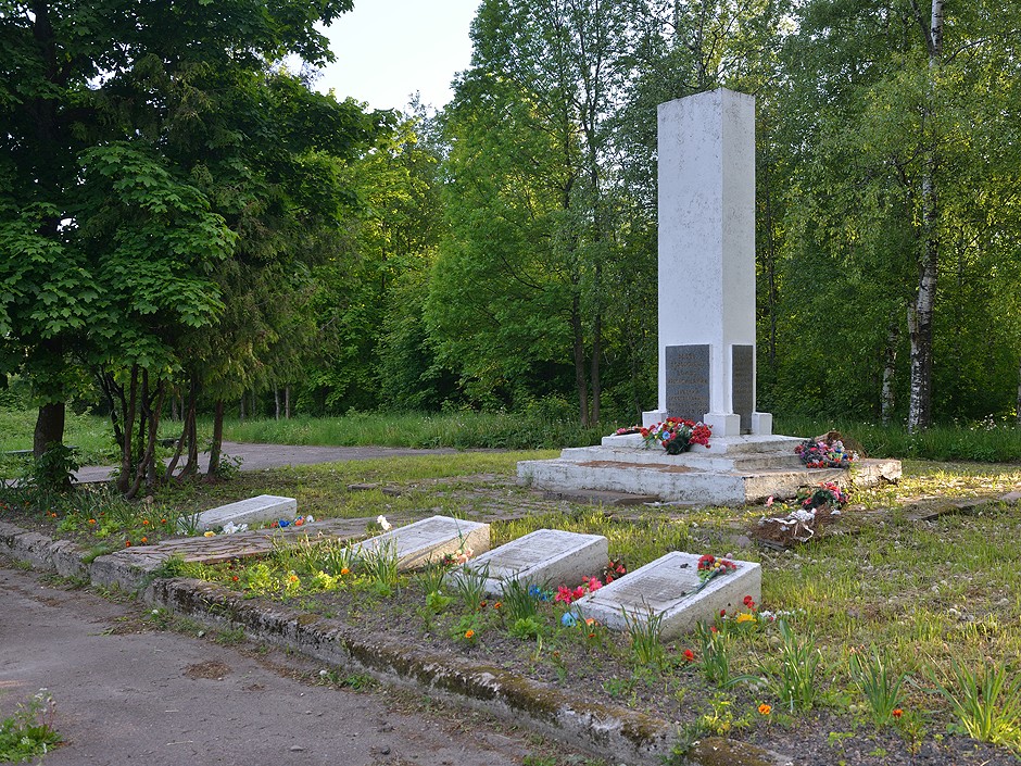Июнь 2015 года. Братская могила красных в Олонце
