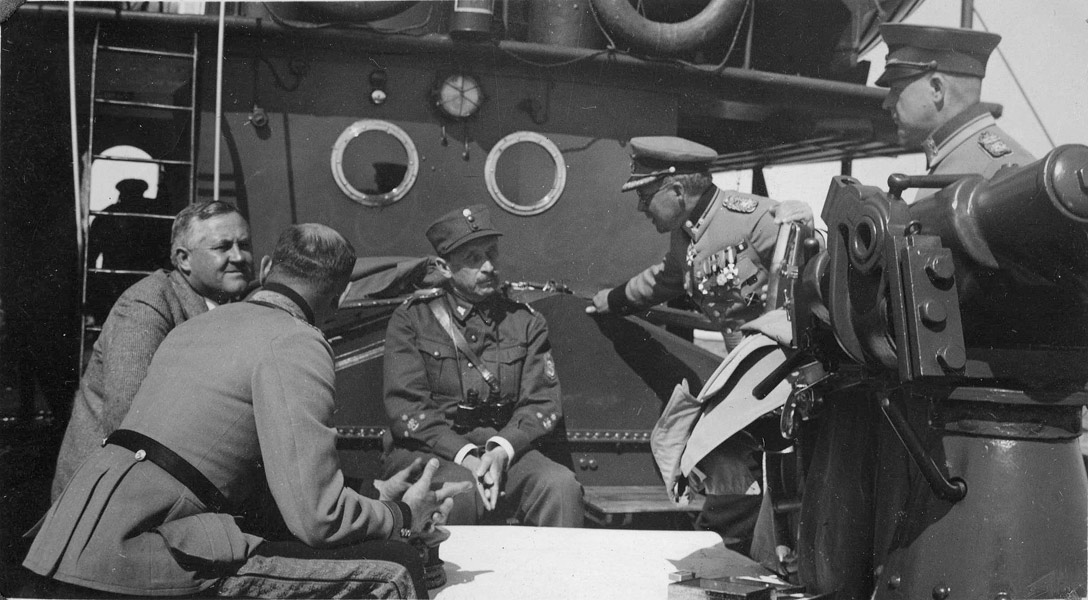 August 1934. Gunboat Aunus. Carl Gustaf Mannerheim, Minister of Defence Arvi Oksala and Commander-in-Chief of the naval forces lieutenant-general Väinö Valve