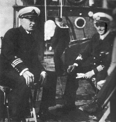 1930-luvun. Tykkivene Aunus. Ruotsin merivoimien komentaja amiraali Gösta Carl Albert Ehrensvärd