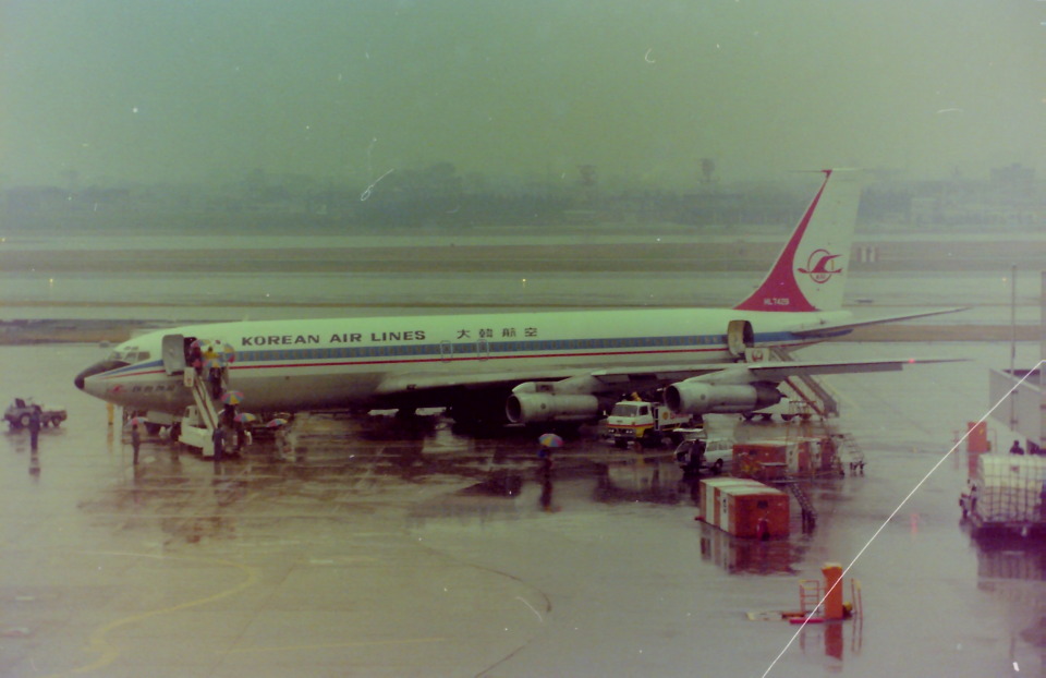 January 1, 1976. Boeing-707-321B (HL7429)