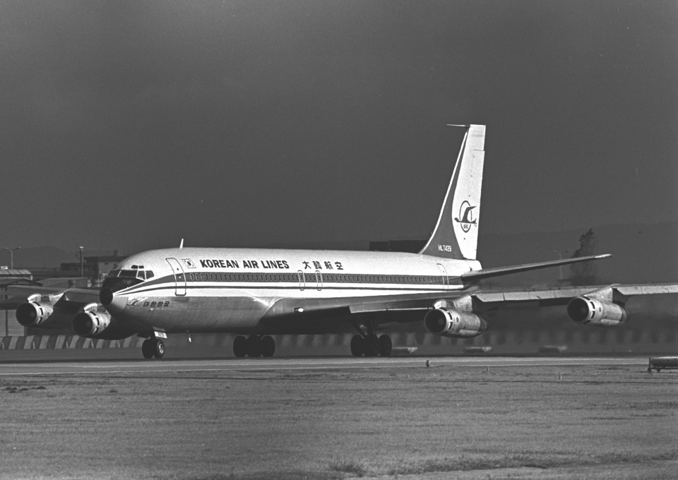 December 6, 1977. Boeing-707-321B (HL7429)