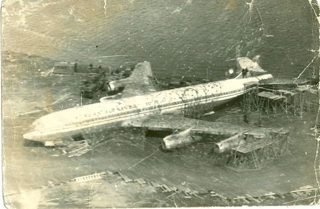 1978. Boeing-707 on the shore of Korpijärvi Lake