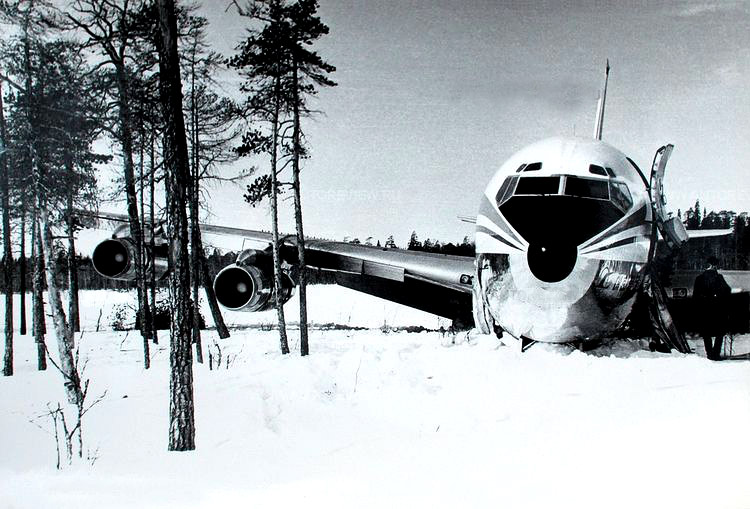 Апрель 1978 года. Boeing-707 на льду озера Корпиярви