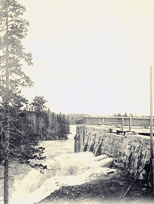 1910-luvun alussa. Hämekosken vesivoimalaitos. Turbiinihuone