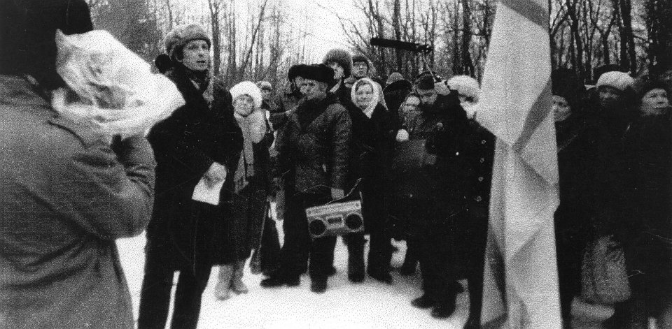 4. helmikuuta 1989. Inkerin lippu nostaa salkoon Neuvostoliitossa ensimmäisen kerran