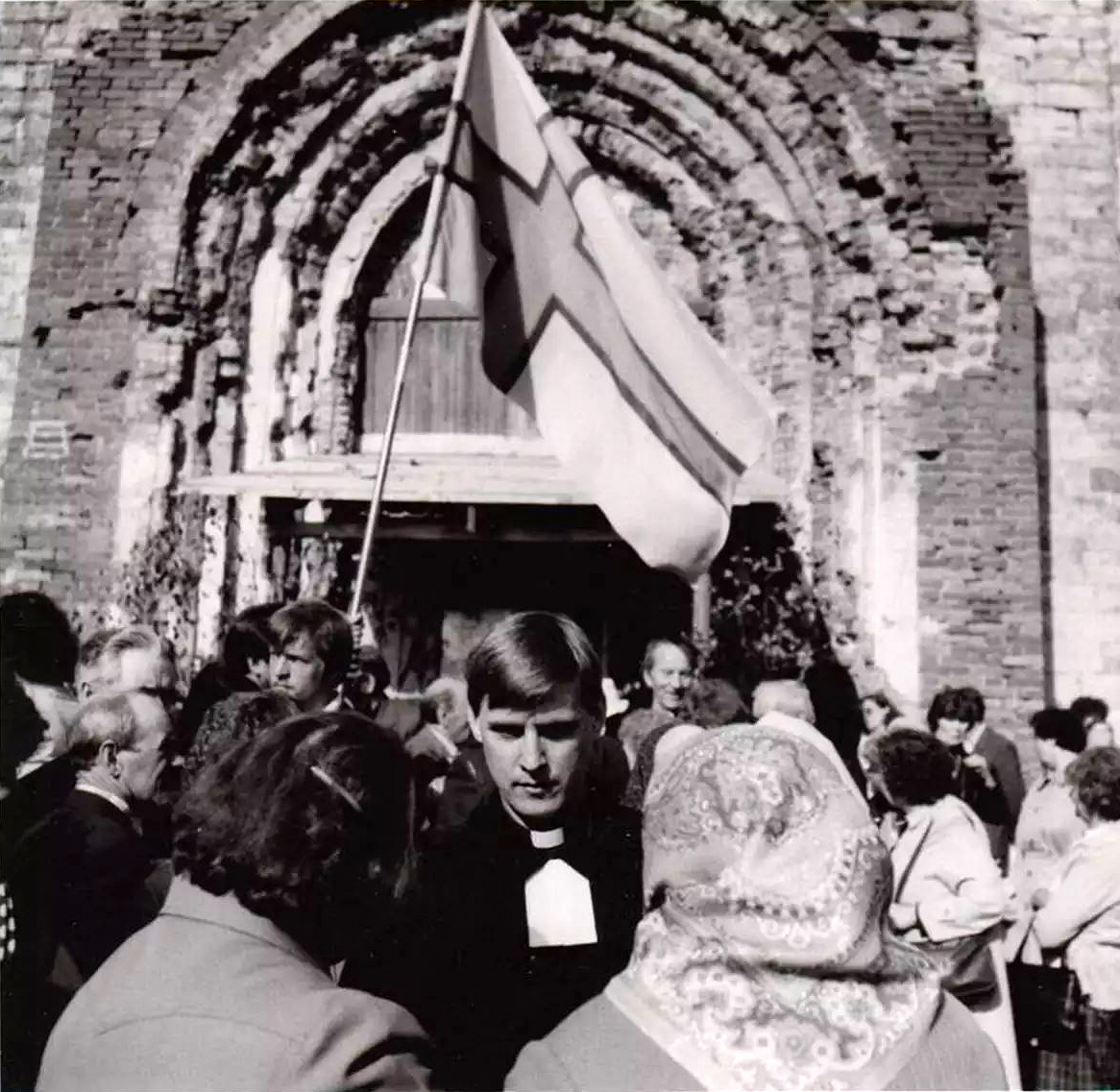 14. toukokuuta 1989. Kupanitsan luterilaisen kirkon raunioilla