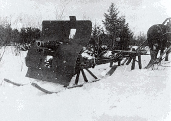 1934 год. Транспортировка орудия в зимных условиях