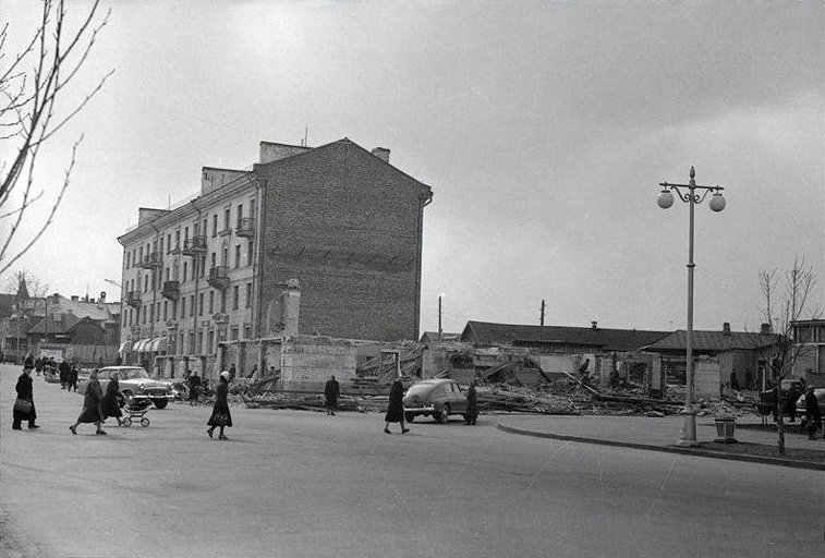 Kesäkuu 1959. Petroskoi. Kareldrev -trustin rakennus
