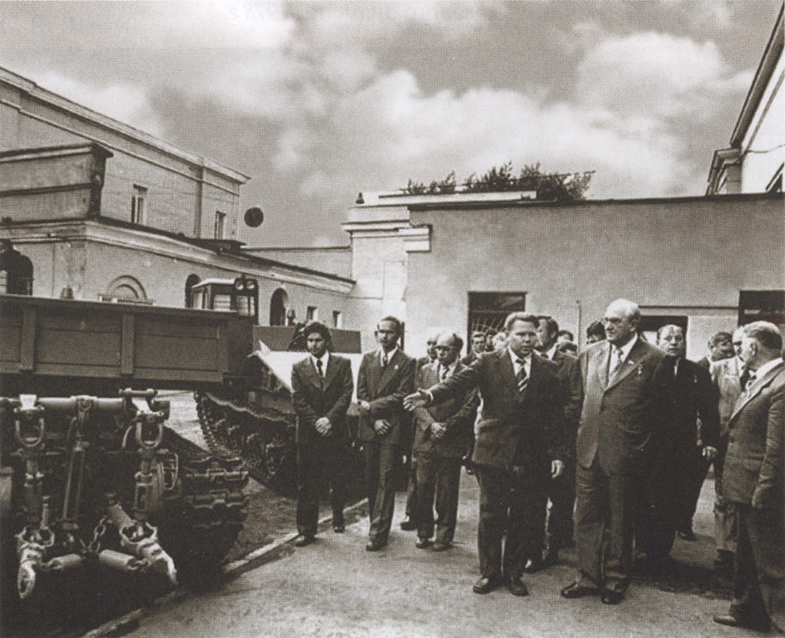 5 августа 1978 года. Ю.В.Андропов на Онежском тракторном заводе