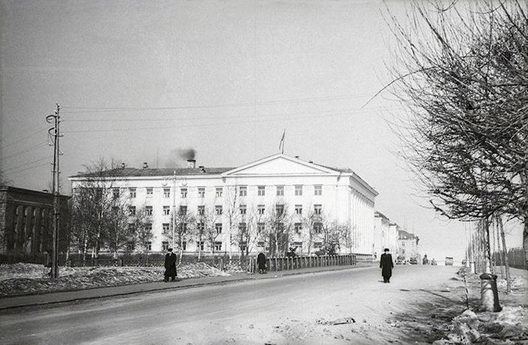Huhtikuu 1956. Petroskoi. Karjalais-suomalainen SNT:n Kommunistiseen Puolueen keskuskomitean rakennus