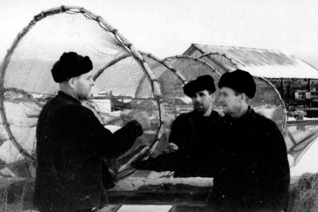1952. ”Lokakuun vallankumouksen 12. vuotispäivä” kolhoosin kalastajat, Karjalais-suomalainen SNT:n Kemin piiri