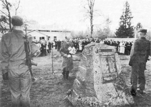 26. toukokuuta 1991. Kaukopartio-osasto Vehniäisen muistomerkin paljastaminen