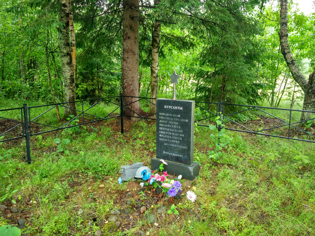 July 26, 2020. Common grave of cadets of the First Soviet War-Topography training program