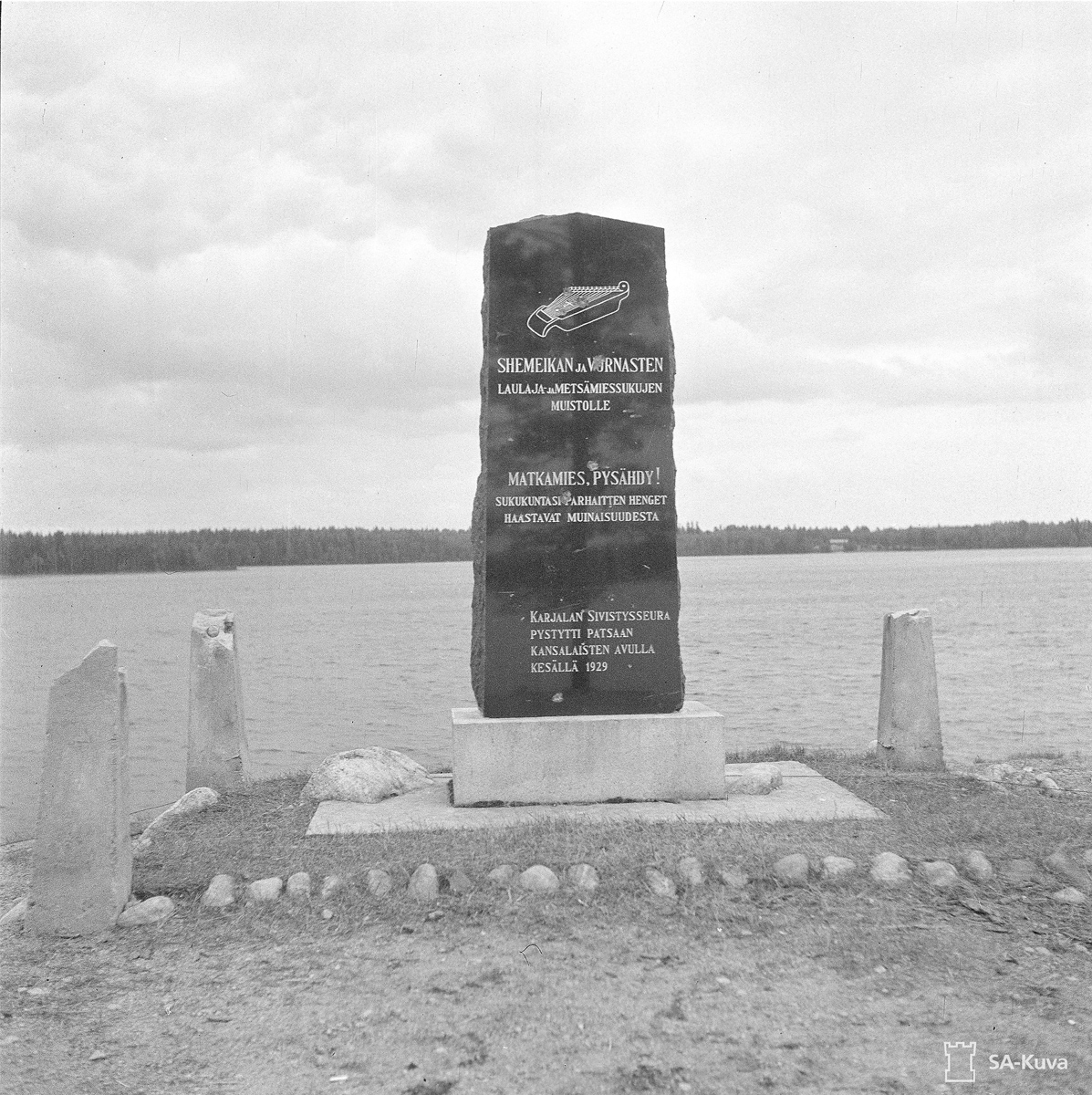 18. elokuuta 1941. Tolvajärvi. Runonlaulajien muistomerkki