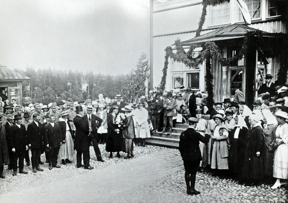 15. kesäkuuta 1920. Presidentti Ståhlberg Elisenvaaran asemalla