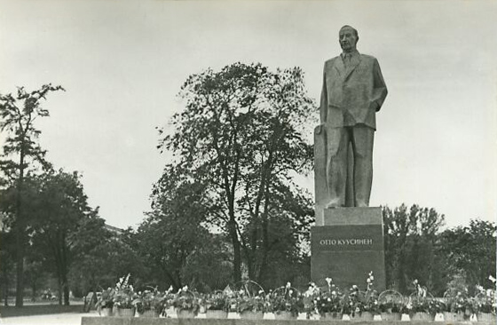 1980-luvun alussa. Kuusisen patsas Petroskoissa