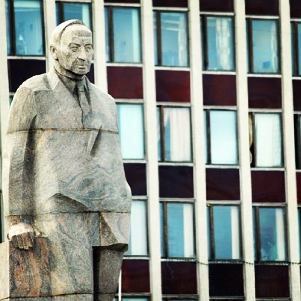 2013 год. Памятник Куусинену в Петрозаводске