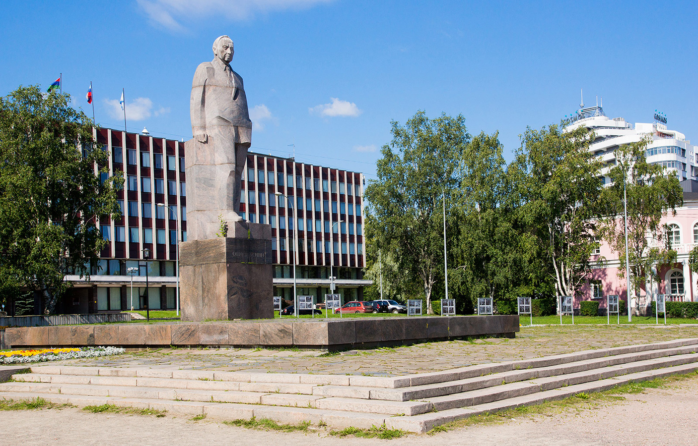 2019. Monument to Kuusinen in Petrozavodsk