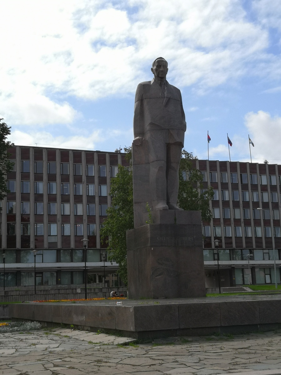 Июль 2019 года. Памятник Куусинену в Петрозаводске