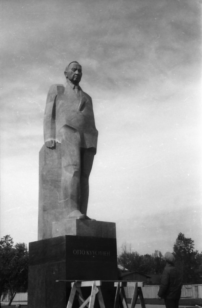 June 1973. Monument to Kuusinen in Petrozavodsk