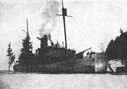 1939. Icebreaker Aallokas camouflaged