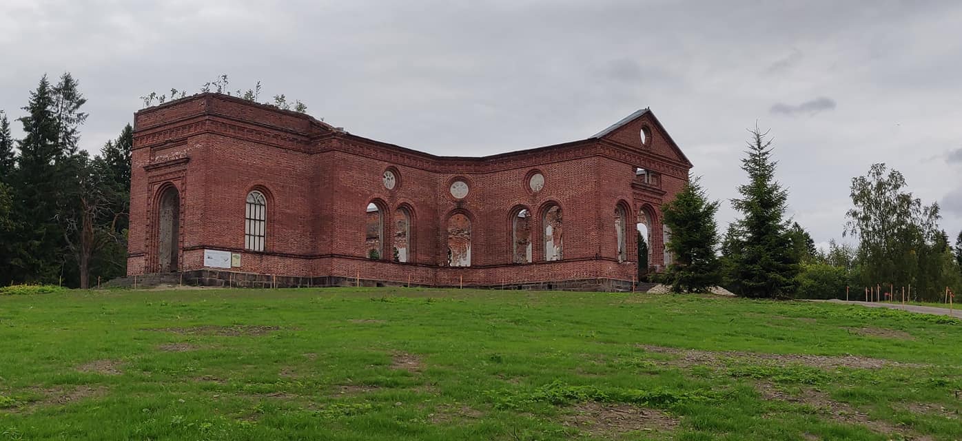 Август 2019 года. Руины церкви