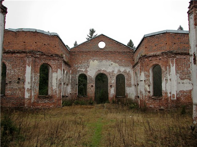 Marraskuu 2010. Kirkon rauniot