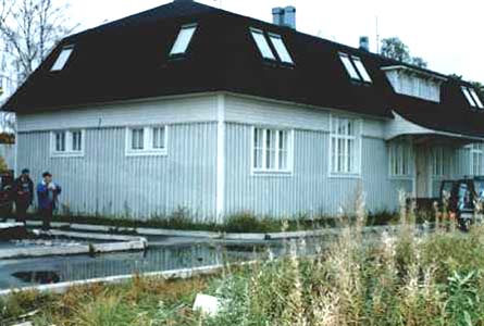 Lokakuu 1997. Hotelli Karlen (entinen rautatieasema)