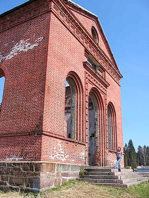 Июль 2004 года. Руины церкви