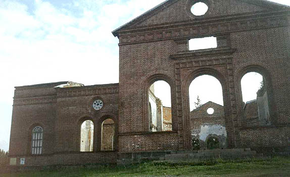 1990-е годы. Руины церкви