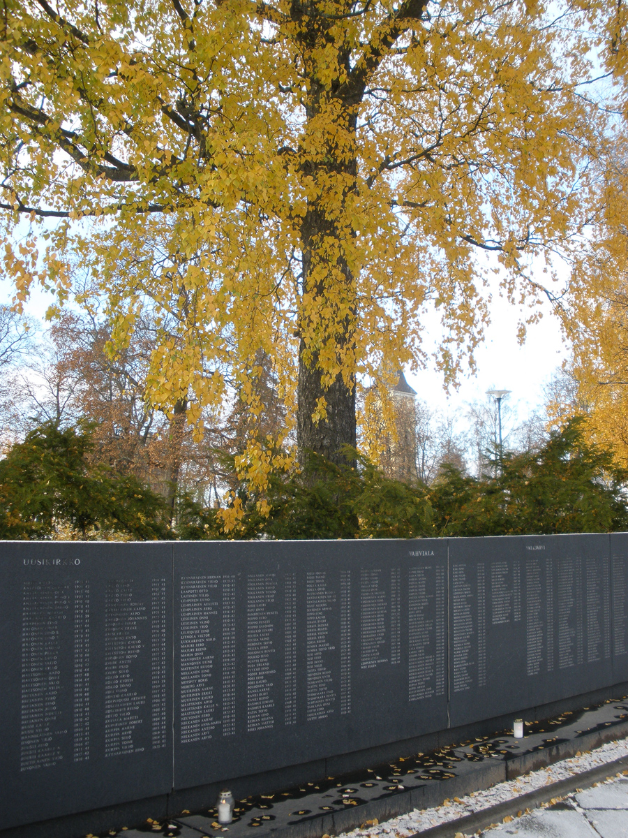 31 октября 2009 года. Монумент «Мать-Карелия»