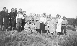 1941 год. Восточная Карелия. Уборка урожая, оставшегося на полях после отступления Красной армии