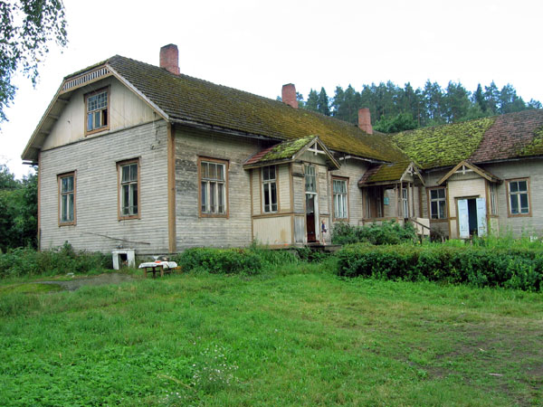 2006. Kumola. Former Primary School