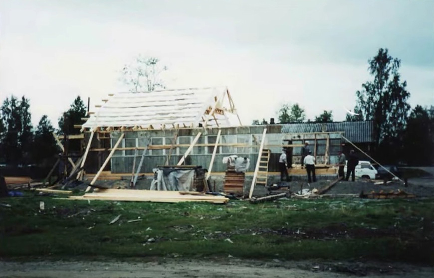 1995. Tshalnan luterilainen kirkko