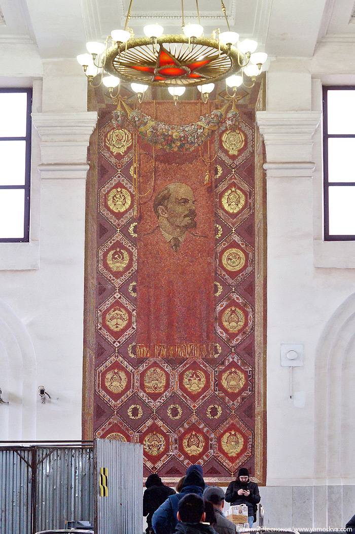March 20, 2020. V.I.Lenin mosaic panel by artist Georgy Rublev in the entrance to the Dobryninskaya Metro Station