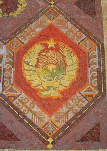 August 24, 2010. The Coat of Arms of the Karelian-Finnish SSR in the entrance to the Dobryninskaya Metro Station