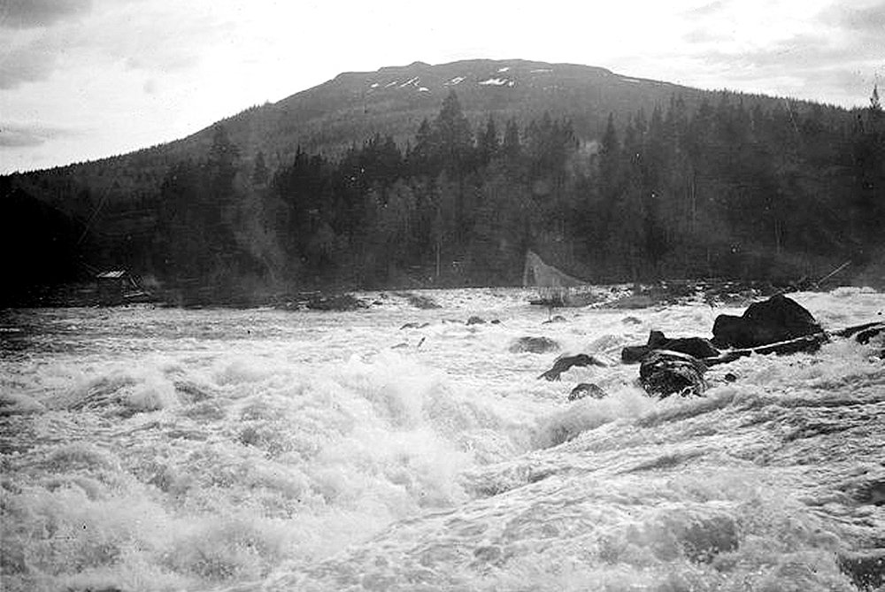 1915. Kivakka Rapids and Kivakka Mountain
