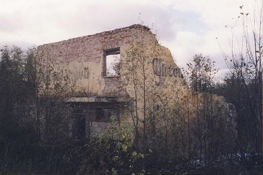 Октябрь 2002 года. Развалины магазина Yhteishyvä