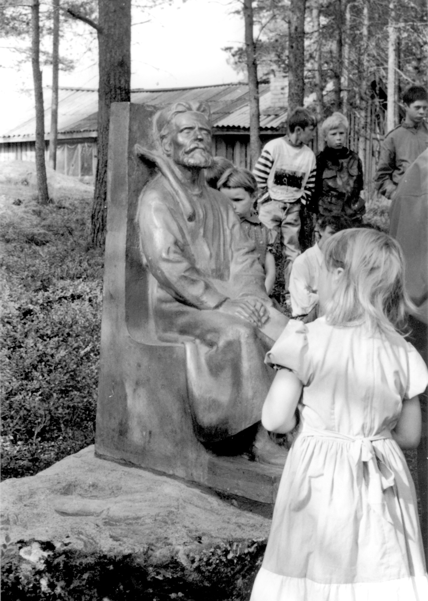 1 сентября 1991 года. Вокнаволок. Открытие памятника Мийхкали Перттунену