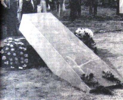 7. elokuuta 1993. Impilahti. Vuosien 1939-1944 sotilaiden hauta