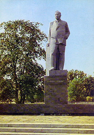 1975. Petrozavodsk. Monument to Otto Ville Kuusinen