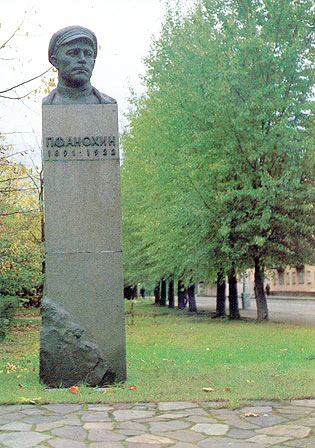 1988. Petrozavodsk. Monument to P.Anohin