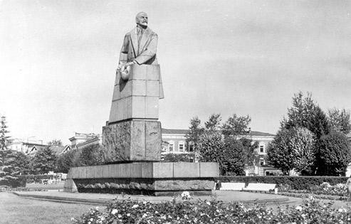 1983. Petrozavodsk. Monument to Vladimir Lenin